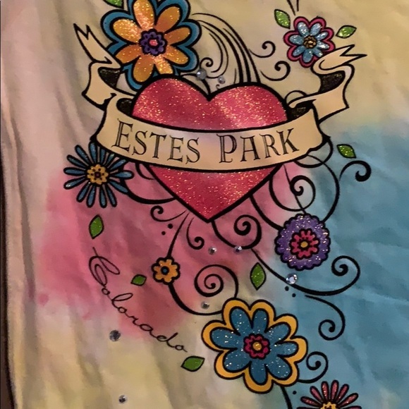 "Kid U Not" medium tie dye glitter Estes Park destination Tee - Picture 2 of 4